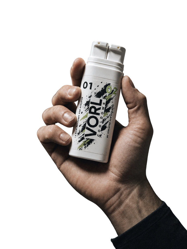 VORL COOLDOWN sostenido en la mano — sistema facial de recuperacion post-entreno